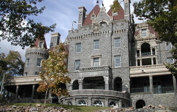 Замок с башнями