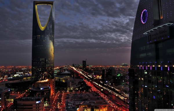 Город ночью Саудовская арабия 