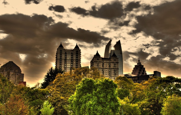 Город строится