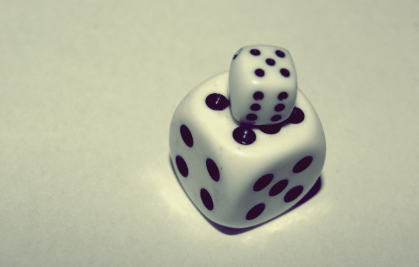 Белые игральные Кости