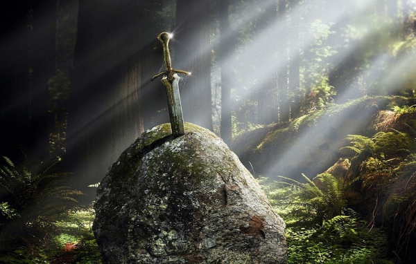 Старинный меч в камне