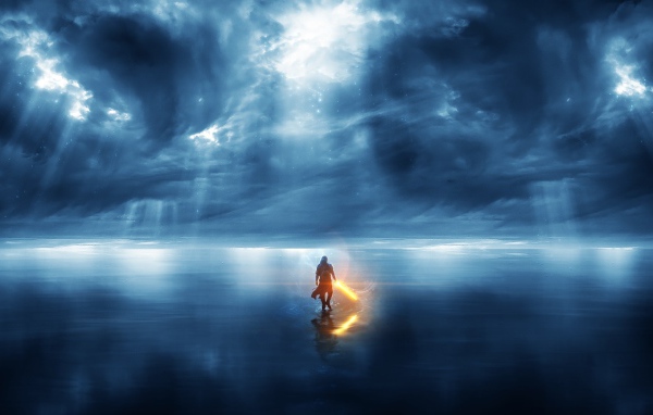 Человек идет по морю