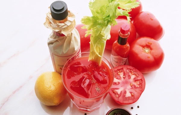 Коктейль с помидорами
