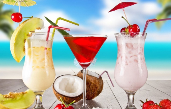  Коктейли с зонтиками