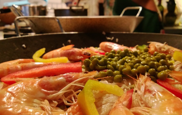 Креветки с зеленым горошком Паелья