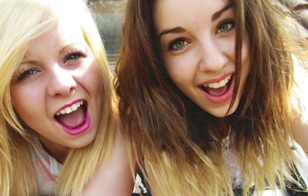 Девчонки с зелеными глазами бесятся