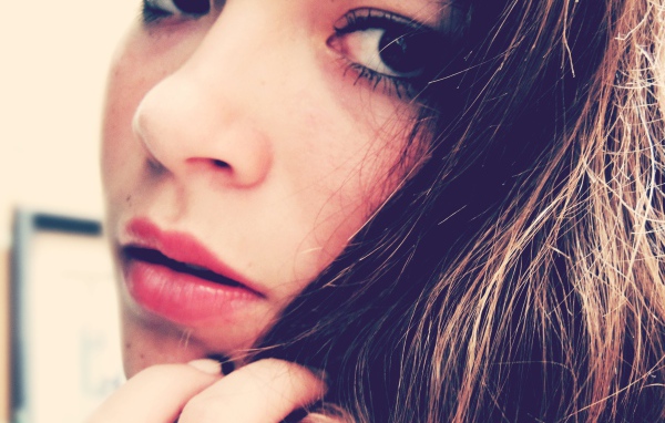 Взгляд брюнетки