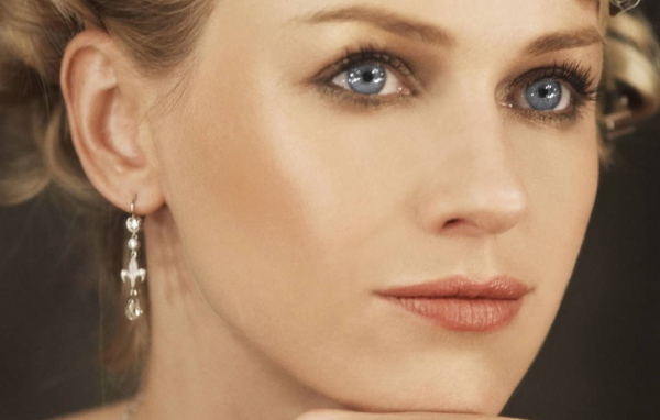 Актриса Наоми Ватс