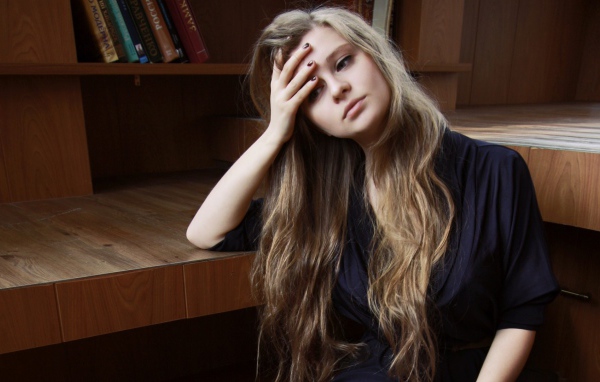 Блондинка устала