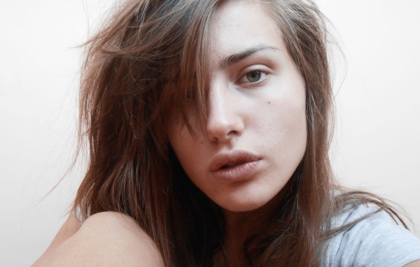 Девушка с грустными глазами