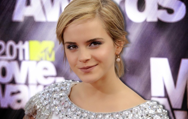 Эмма Ватсон в белом платье