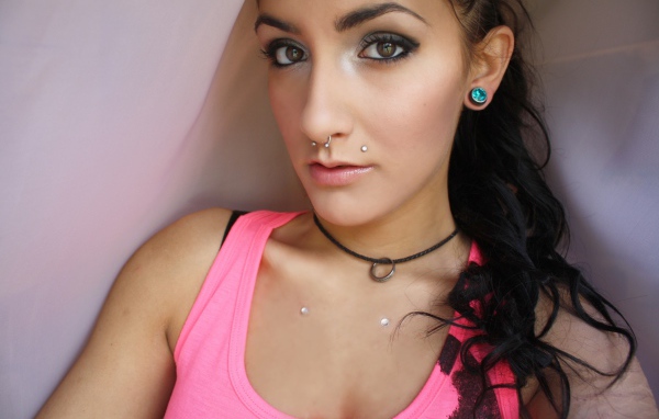 Грейси в пирсинге