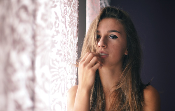 Юлия с распущенными волосами