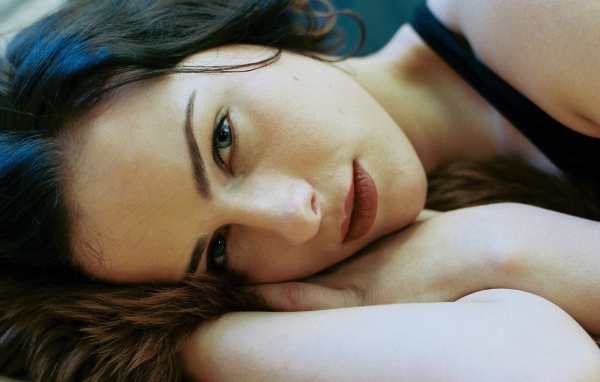 Женщина с голубыми глазами