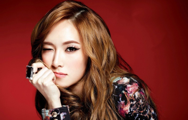 Кольцо с большим камнем