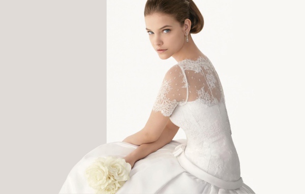 Невеста в свадебном платье