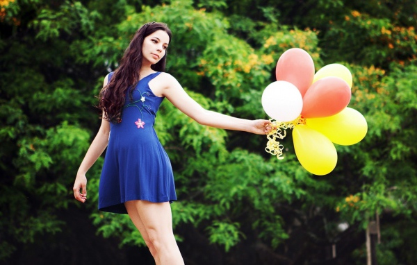 Девушка с шарами