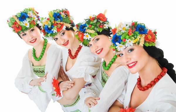 Девушки с цветами