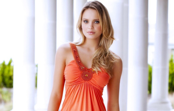 Модель Елисандра Томашески