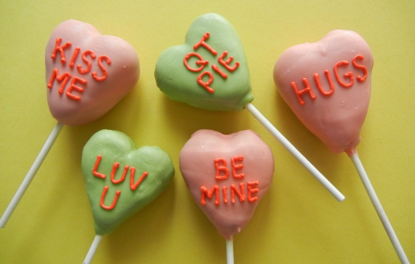 Много маленьких сердец на день рождения