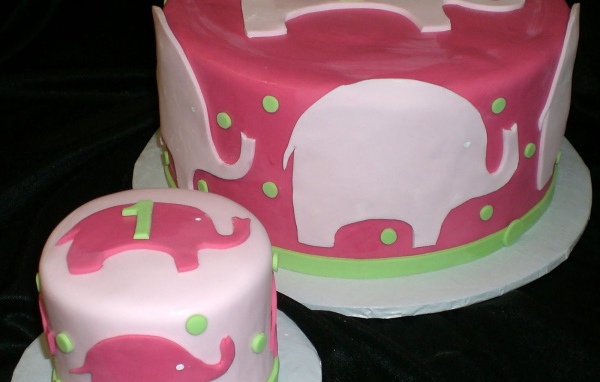 Розовый слон торт на день рождения