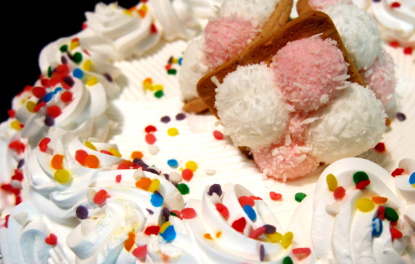 Вкусный торт с кремом на день рождения