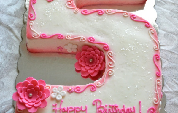 Торт ко дню рождения в форме номера 5