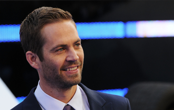 Актер Пол Уокер улыбается