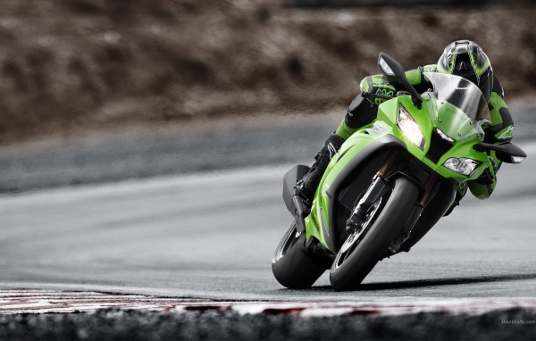 Кавасаки на повороте