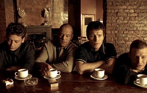 Карты, деньги, два ствола пьют кофе