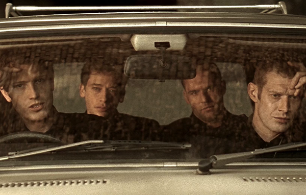 Карты, деньги, два ствола в машине