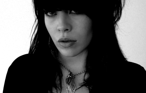 Alex Hepburn на белом фоне