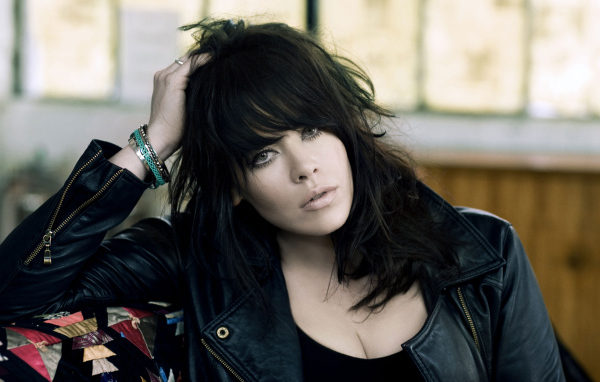 Alex Hepburn задумалась