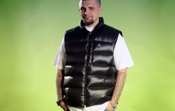 Basta на зеленом фоне