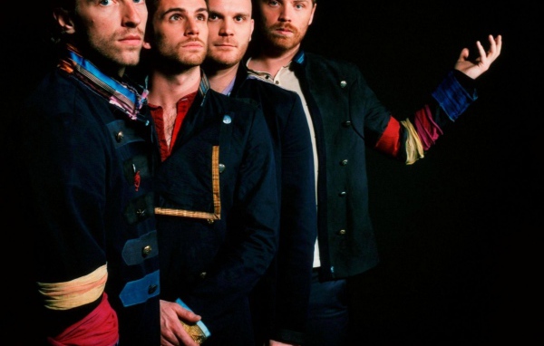 Coldplay в черном фоне