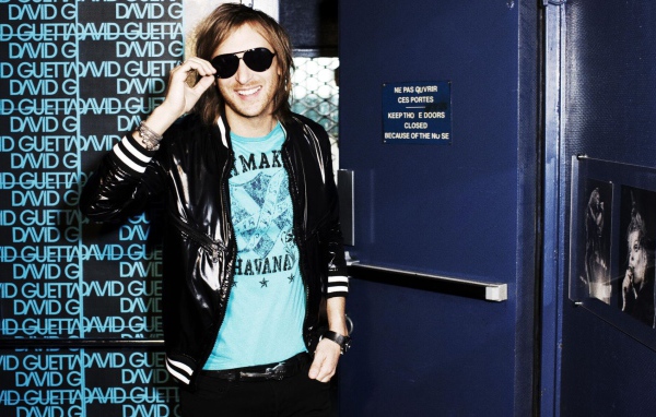 David Guetta в очках
