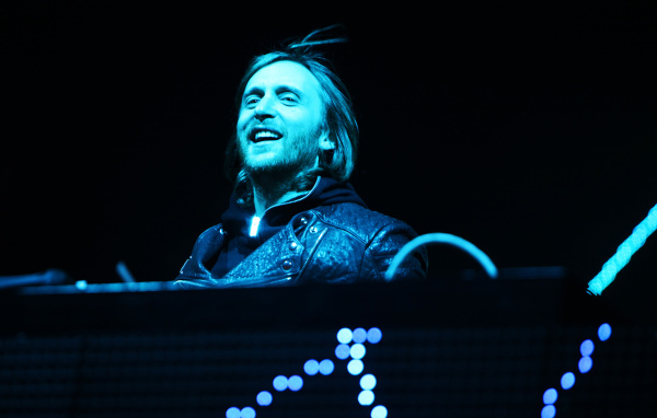 David Guetta смеется