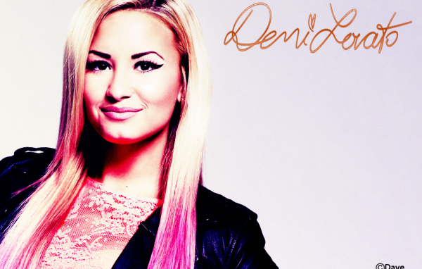 Demi Lovato pink tint