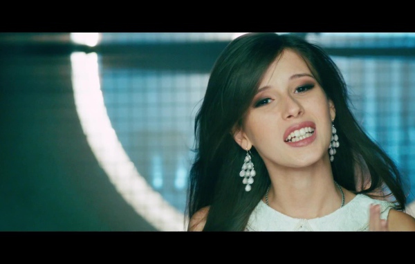 Эльвира Т улыбается