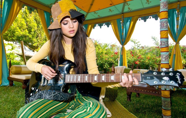 Guitarist Selena Gomez