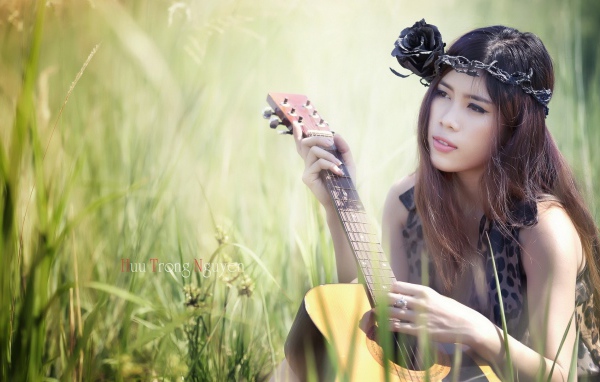 Японская Девушка с гитарой