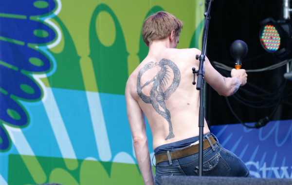 Курара на сцене