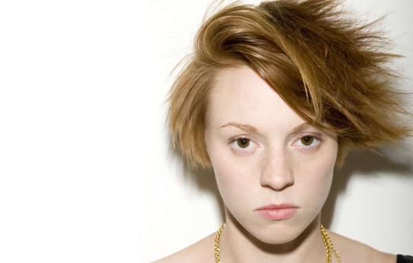 La Roux в сумасшедшей прическе