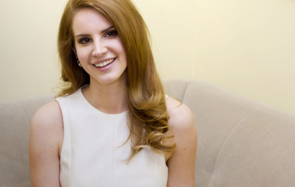 Lana Del Rey очаровательная улыбка