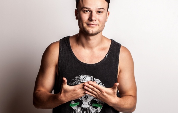 Макс Корж в черной майке