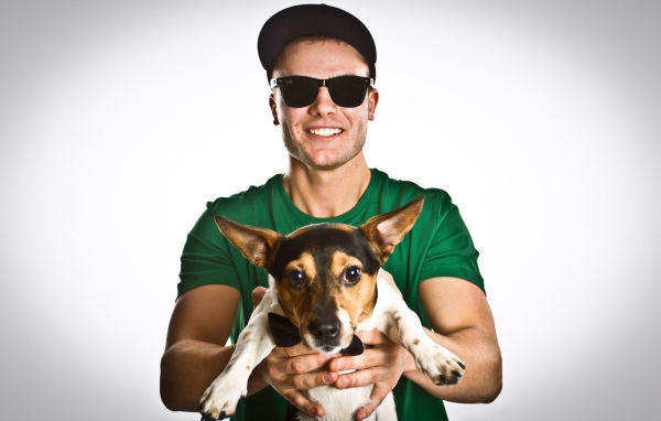 Макс Корж с собакой