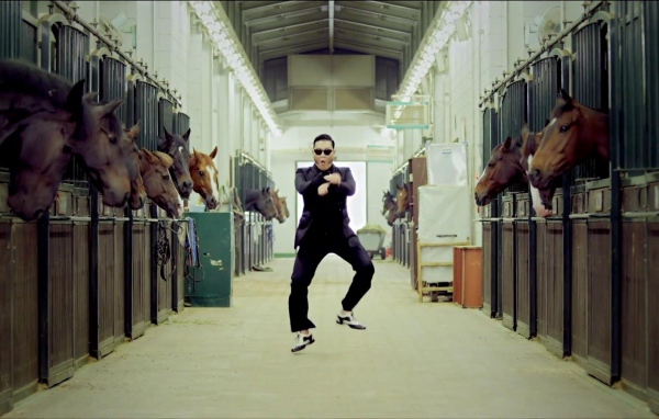 PSY в своем клипе Гангам Стайл