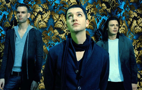 Placebo на разноцветном фоне