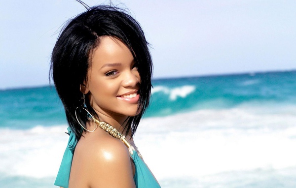 Rihanna на берегу океана