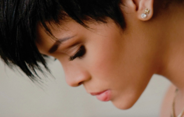Rihanna короткие волосы